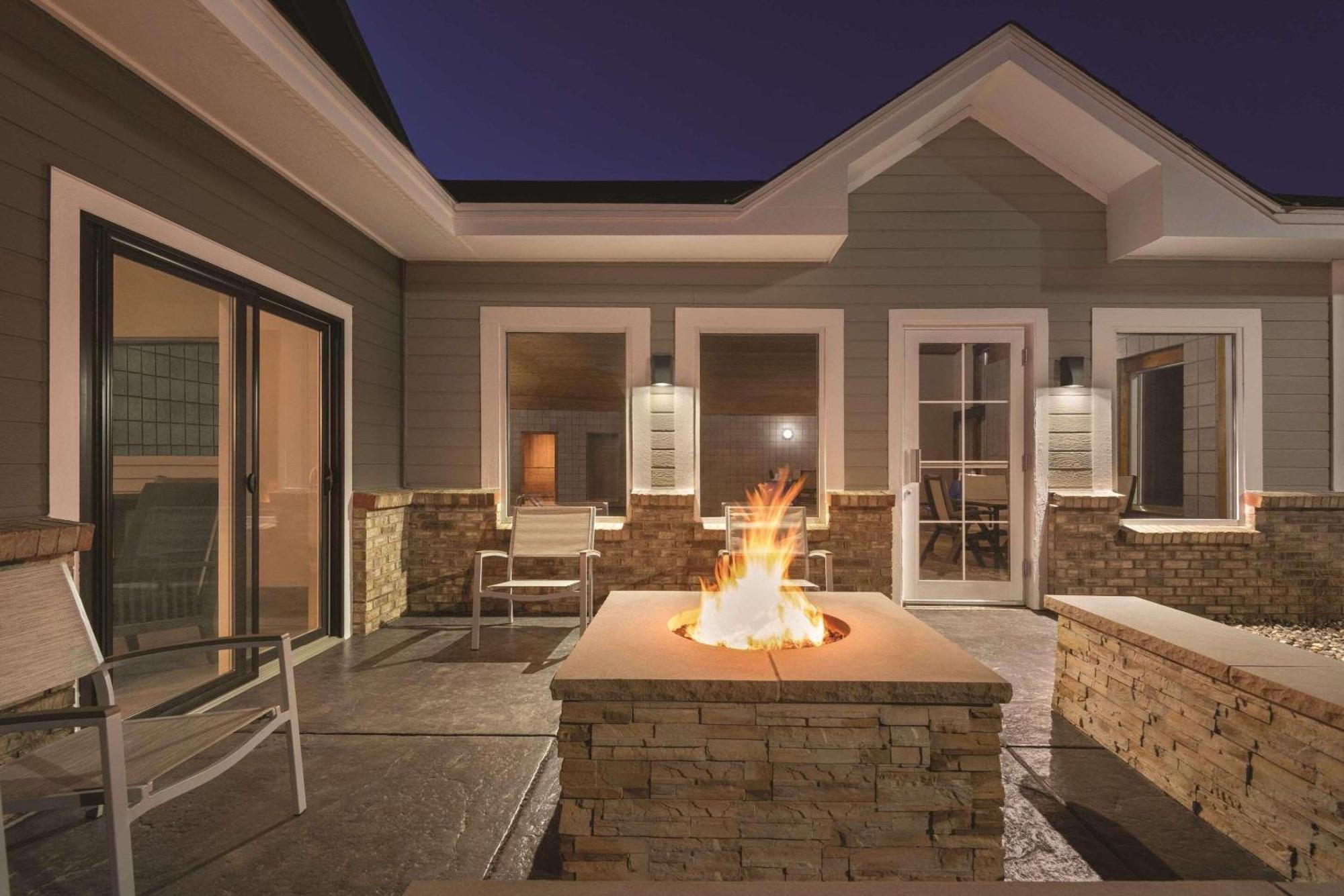 Country Inn & Suites By Radisson, Northfield, Mn Bagian luar foto