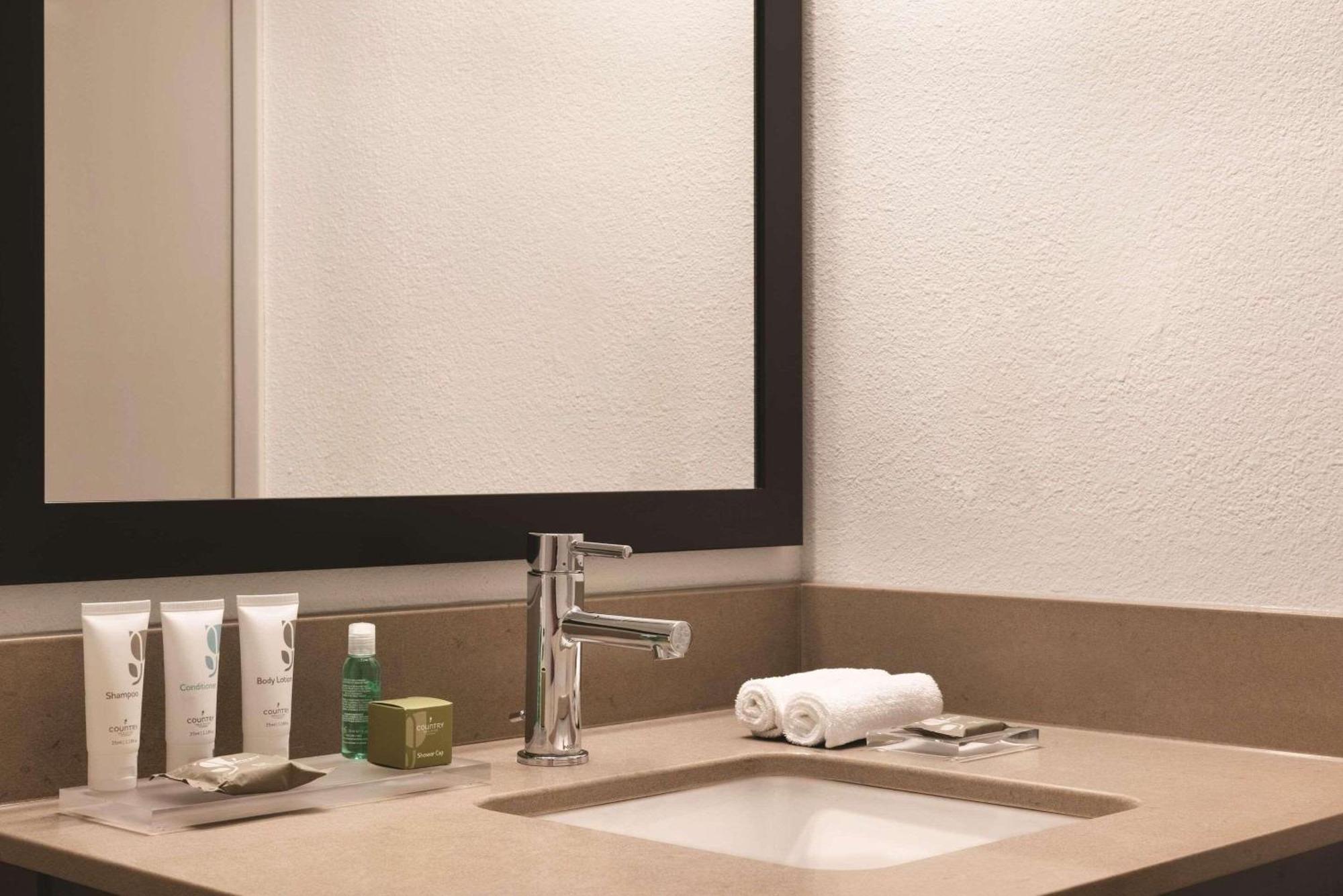 Country Inn & Suites By Radisson, Northfield, Mn Bagian luar foto